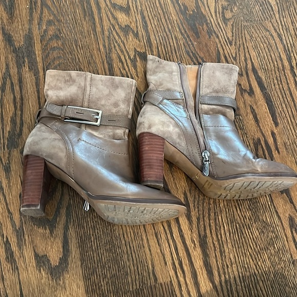 CLARKS Grey boots - Picture 2 of 2